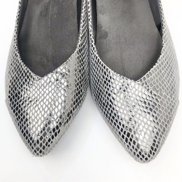 VIONIC Caballo Silver Faux Snake Orthotic Arch Support Pointed Toe Flats - Picture 2 of 9